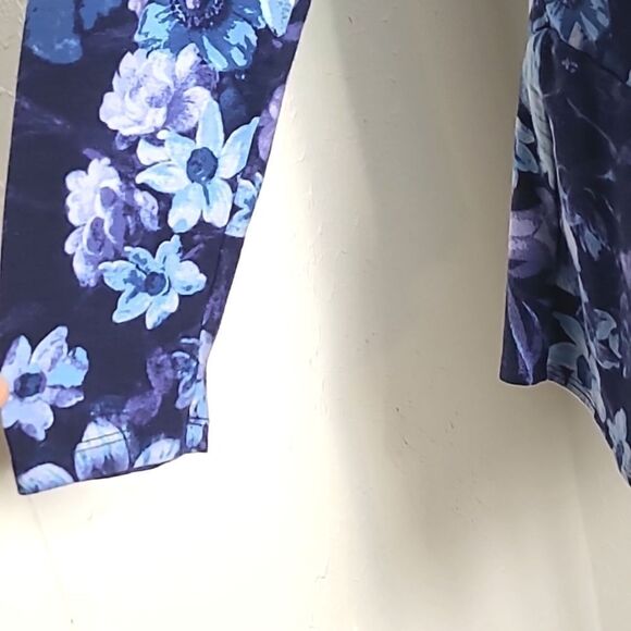 Isaac Mizrahi Shades of Blue Aysemetrical Tunic Top, Ruffled Hemline, Size Large - Picture 6 of 12